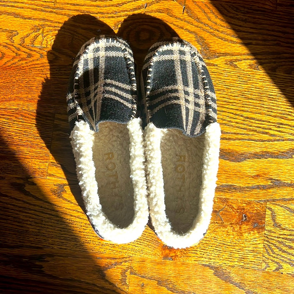 Rothy’s slippers size W6